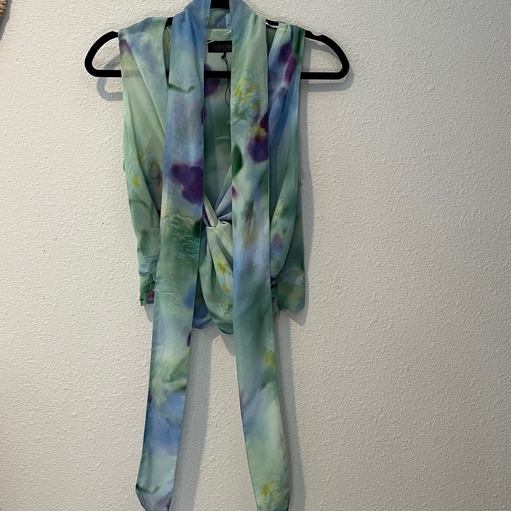 Zara Multicolor Sleeveless Blouse. V-Neck with Bow Tie Neckline
Tie-Dye
Sz SM - Picture 4 of 16